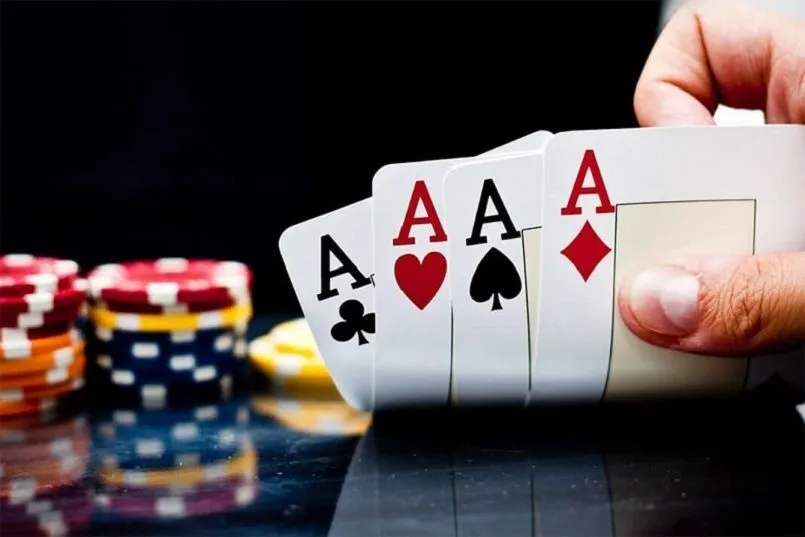 Sâm Lốc là gì? Tổng hợp những kiến thức bổ ích cho người mới 4 Một tứ quý có thể sử dụng để chặn quân 2 trong Sâm Lốc